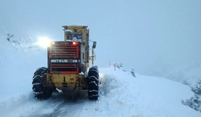 Kayseri Büyükşehir kırsalın kardan kapanan yolunu açtı