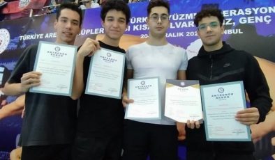 Manisalı yüzücülerden İstanbul’da başarılı performans