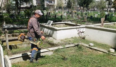 Sakarya’da mezarlıklar bayrama hazırlanıyor